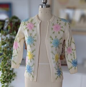 100% Wool Vintage Embroidered Cardigan S/M